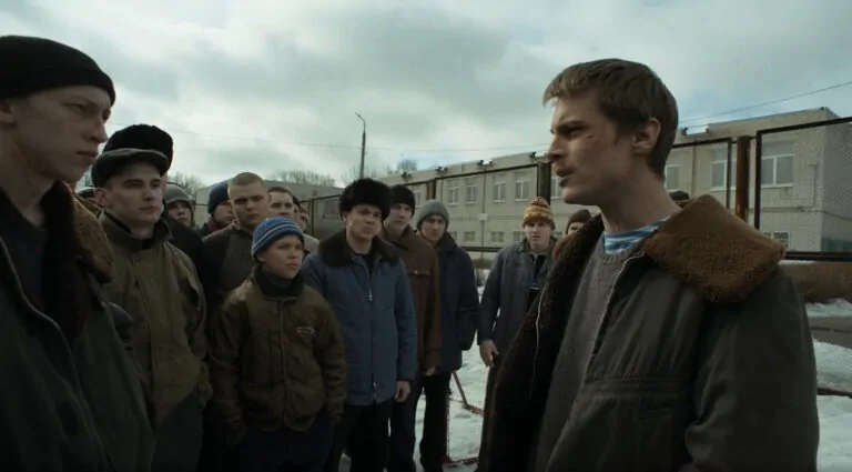 Момент из сериала Слово пацана. Кровь на асфальте